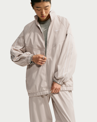 ナイキ　超オーバーサイズ　薄型セットアップトラックジャケット　アシンメトリー AS+W+NK+ESSNTL+OS+TRACK+JACKET.png